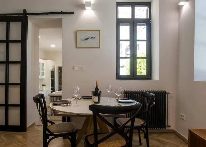 Lou * עיר רודוס